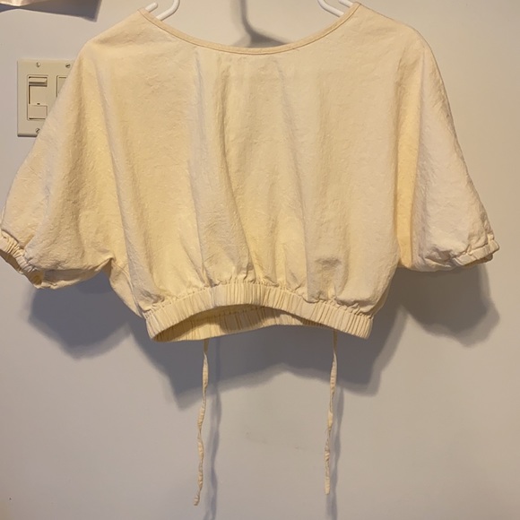 Two Piece Set Top and Shorts 🌺 - Picture 3 of 6